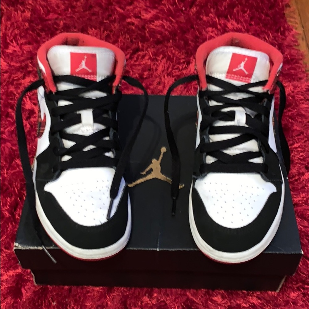 Jordan 1 Mid Sneaker